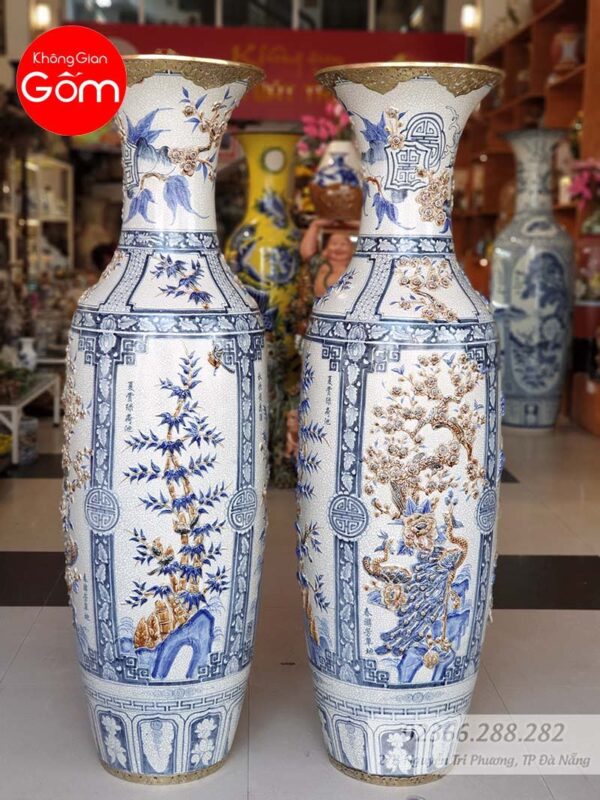 Lộc bình men rạn đắp nổi
