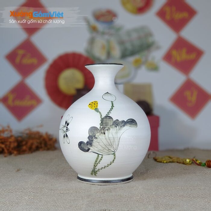 Bình hoa dáng tỏi vẽ sen