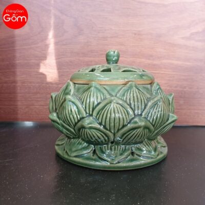 Đốt trầm hương dáng đài sen men ngọc