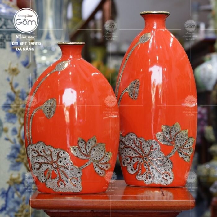 Lọ hoa màu cam dáng dẹp hoạ tiết sen vẽ vàng