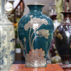 Lọ hoa màu xanh coban dáng mai bình hoạ tiết sen vẽ vàng BT-BH23