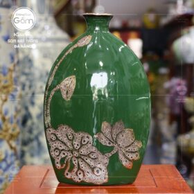 Lọ hoa màu xanh lá dáng dẹp hoạ tiết sen vẽ vàng BT-BH18