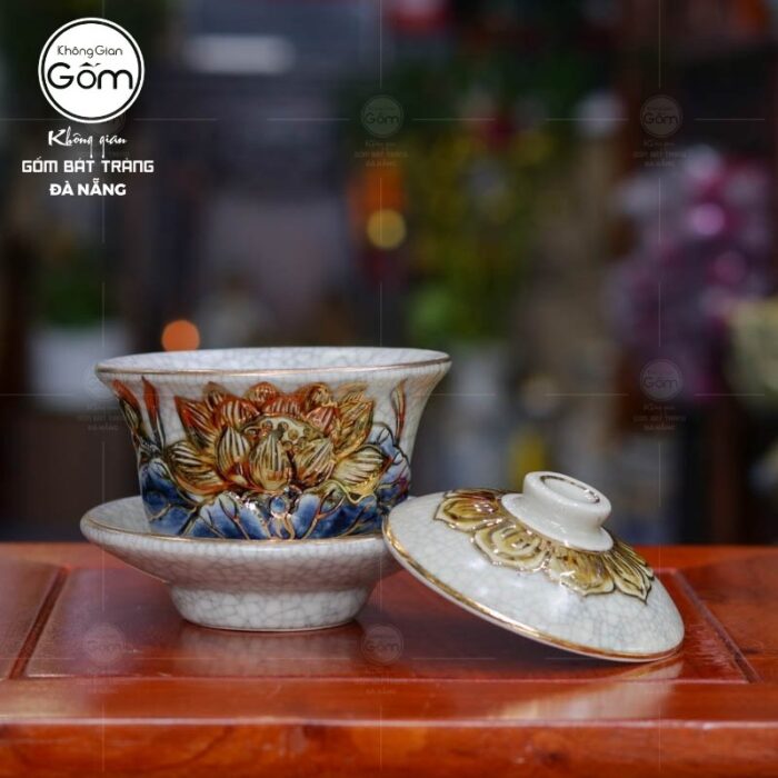 bat-nuoc-bat-trang-men-ran-ve-vang-hoa-tiet-hoa-sen-7