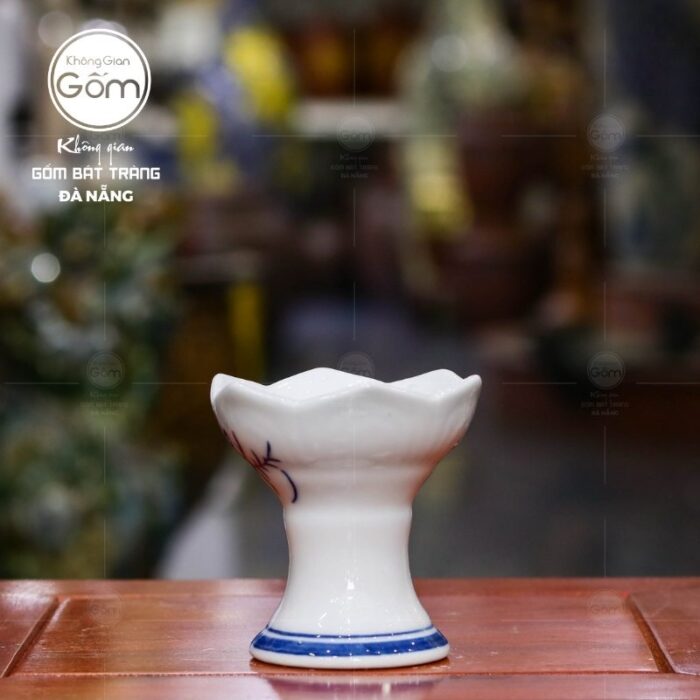 chan-nen-cao-men-lam-bat-trang-hoa-tiet-hoa-sen-ve-tay (2)