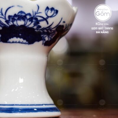 chan-nen-cao-men-lam-bat-trang-hoa-tiet-hoa-sen-ve-tay (4)