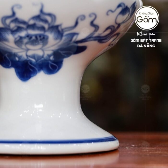 chan-nen-men-lam-bat-trang-hoa-tiet-hoa-sen-ve-tay (4)