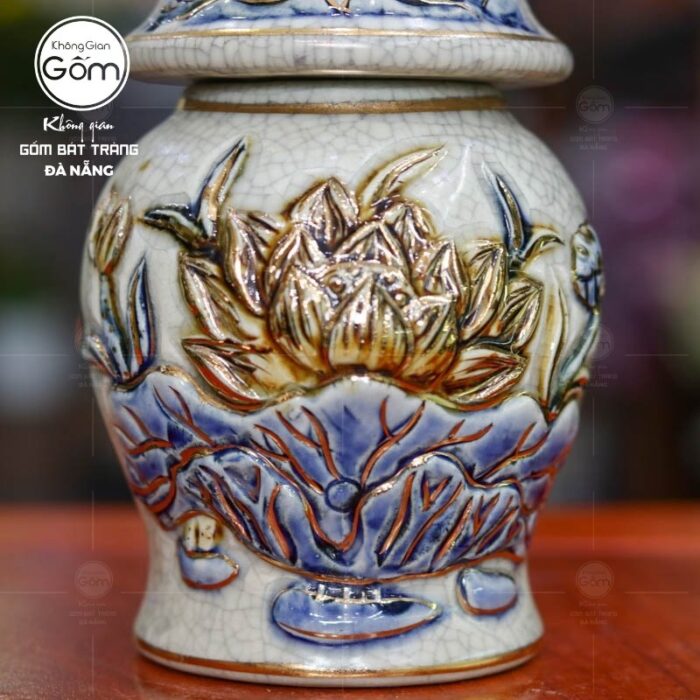 choe-tho-bat-trang-men-ran-ve-vang-hoa-tiet-hoa-sen-3