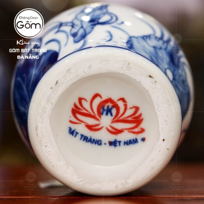 choe-tho-men-lam-bat-trang-hoa-tiet-hoa-sen-ve-tay (6)