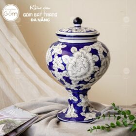 Bình hoa men lam Bát Tràng vẽ hoa dáng đèn dầu BT-BH47