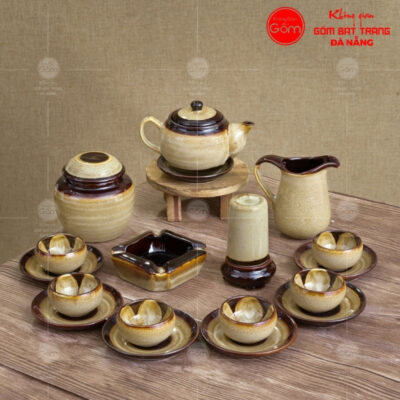 bo-am-chen-hoa-bien-dang-chuong-mau-nau-hoa-vang-no-trong-chen