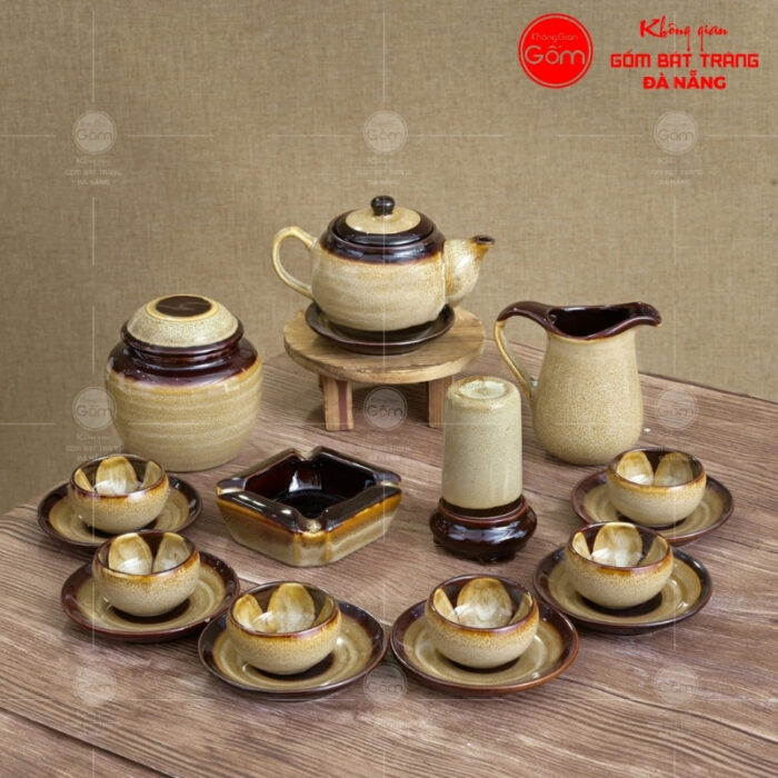 bo-am-chen-hoa-bien-dang-chuong-mau-nau-hoa-vang-no-trong-chen