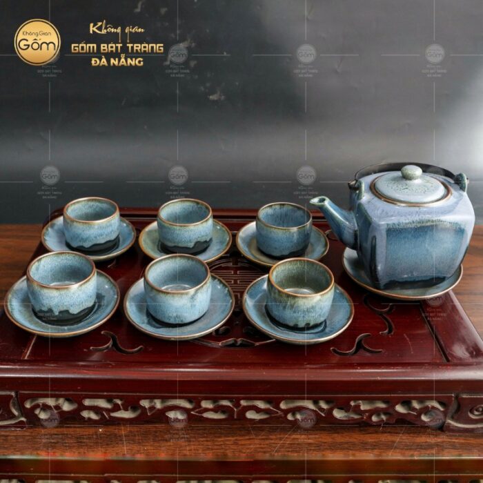 bo-am-chen-men-hoa-bien-xanh-duong