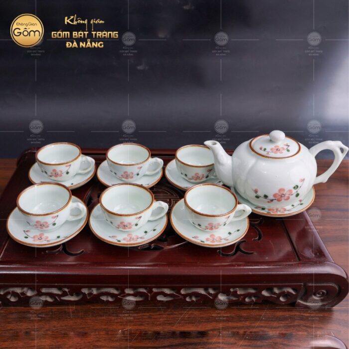bo-am-chen-su-trang-ve-tay-hoa-dao-hong