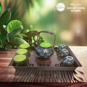 Bộ ấm trà quai xách mấy họa tiết lá trúc màu đen chén lòng xanh BT-BAT67