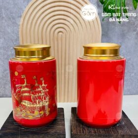 Hũ đựng trà gốm sứ dáng trụ màu đỏ họa tiết thuận buồm xuôi gió BT-HĐT21