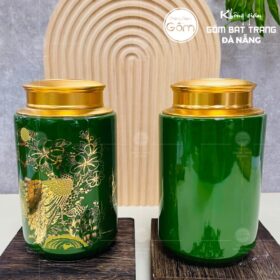Hũ đựng trà gốm sứ dáng trụ màu xanh lá họa tiết công đào BT-HĐT19