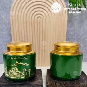 Hũ đựng trà gốm sứ dáng trụ thấp màu xanh lá họa tiết mã đáo thành công BT-HĐT13