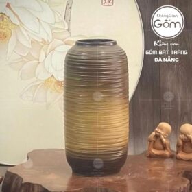 Lọ hoa bát tràng dáng bom họa tiết viền ngang vuốt tay màu nâu vàng BT-BH61