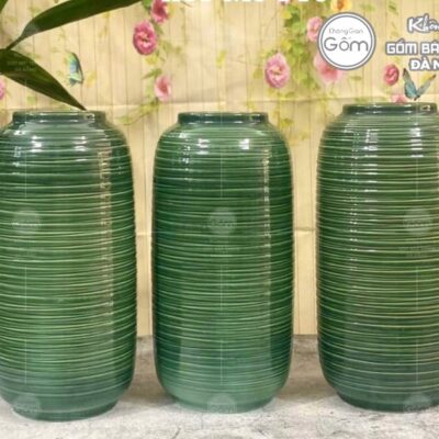 lo-hoa-bat-trang-dang-bom-hoa-tiet-vien-ngang-vuot-tay-mau-xanh-ngoc (4)
