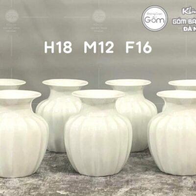 lo-hoa-bat-trang-dang-vo-hoa-tiet-mui-soc-mau-trang (3)