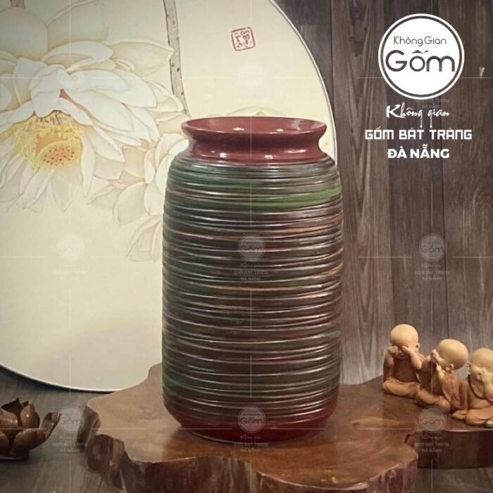lo-hoa-gom-su-bat-trang-dang-phich-hoa-tiet-vien-ngang-vuot-tay-mau-nau-moc (5)
