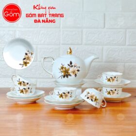 Bộ ấm chén sứ trắng kẻ chỉ vàng hoạ tiết bó lá màu vàng ngà BT-BAT75