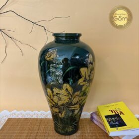 Lọ chân thon cao màu đen hoạ tiết hoa sen vàng BT-BH74
