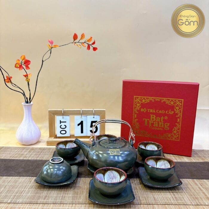 bo-am-tra-to-thanh-son-dang-am-giang-tay-mau-reu-2