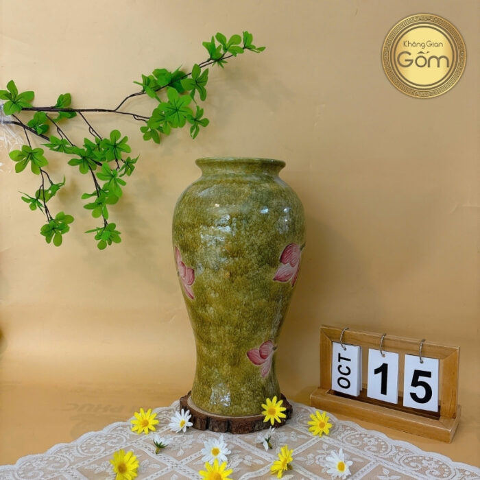 Lọ hoa đùi dế màu cốm vẽ hoa sen 3D gốm sứ Bát Tràng BT-BH106 - Hình ảnh 2