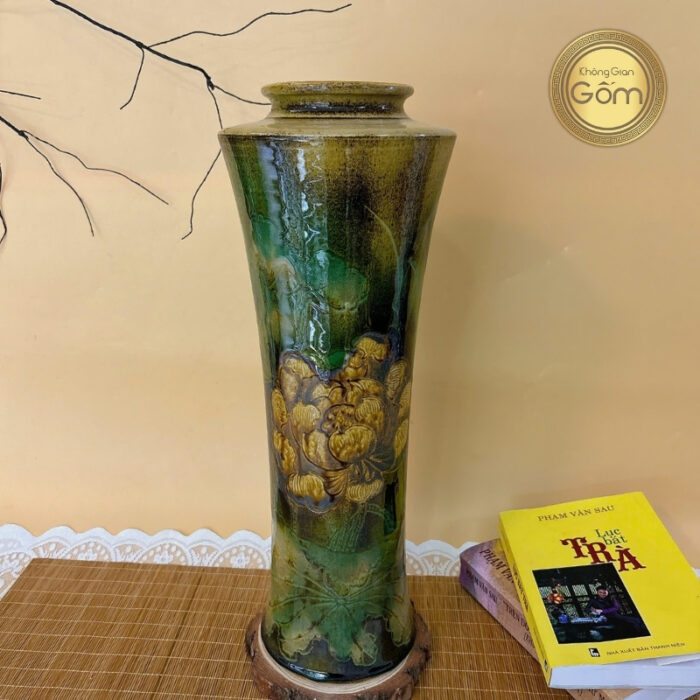 lo-hoa-truc-cao-hoa-tiet-hoa-sen-loang-vang-2