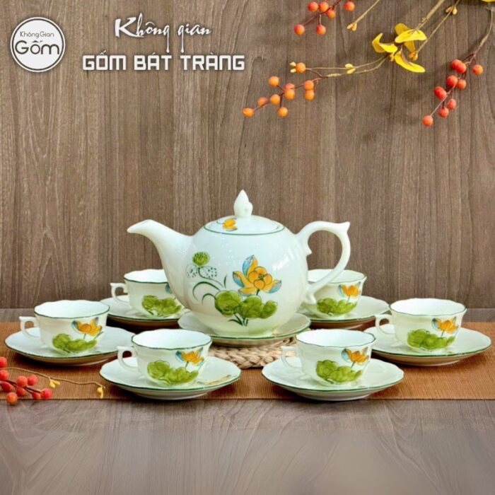 bo-am-chen-bat-trang-hoa-tiet-hoa-sen-cam-ve-tay (1)