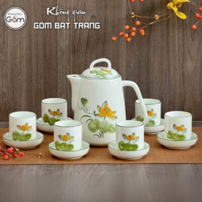 bo-binh-nuoc-bat-trang-hoa-tiet-hoa-sen-ve-tay (1)