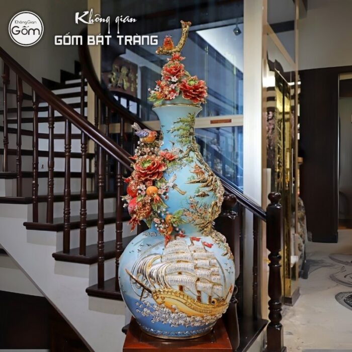 ho-lo-gom-su-bat-trang-thuan-buom-cat-tuong-mau-xanh-duong