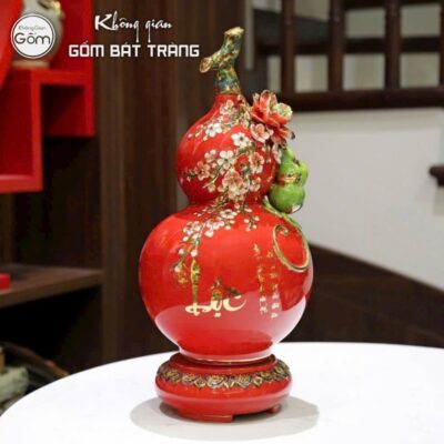 ho-lo-gom-su-bat-trang-tram-hoa-dua-no-chu-loc-mau-do (1)