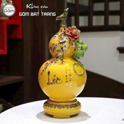 ho-lo-gom-su-bat-trang-tram-hoa-dua-no-chu-loc-mau-vang