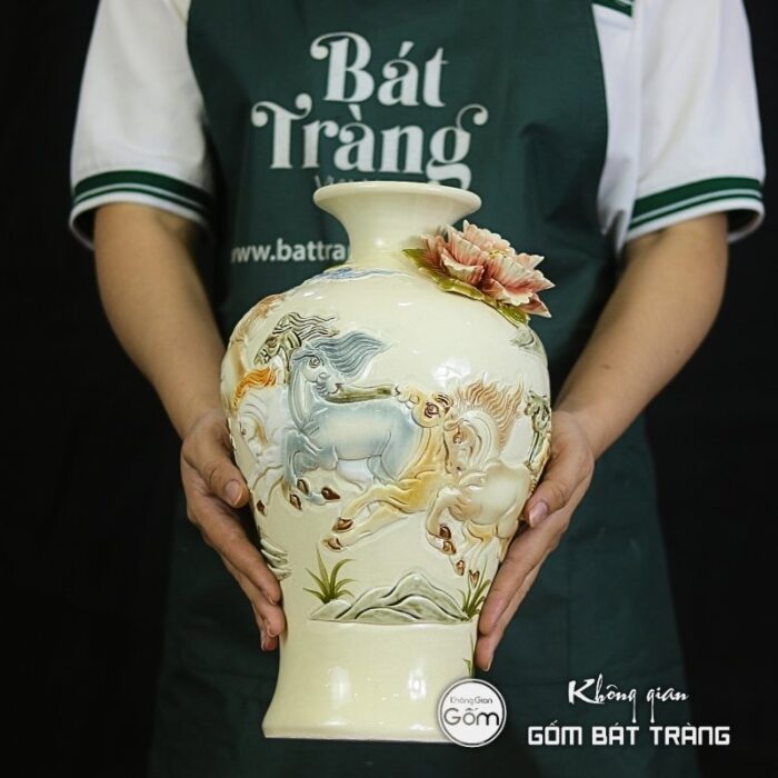 mai-binh-tich-loc-gom-su-bat-trang-hoa-tiet-ma-dao-thanh-cong-dap-noi (8)
