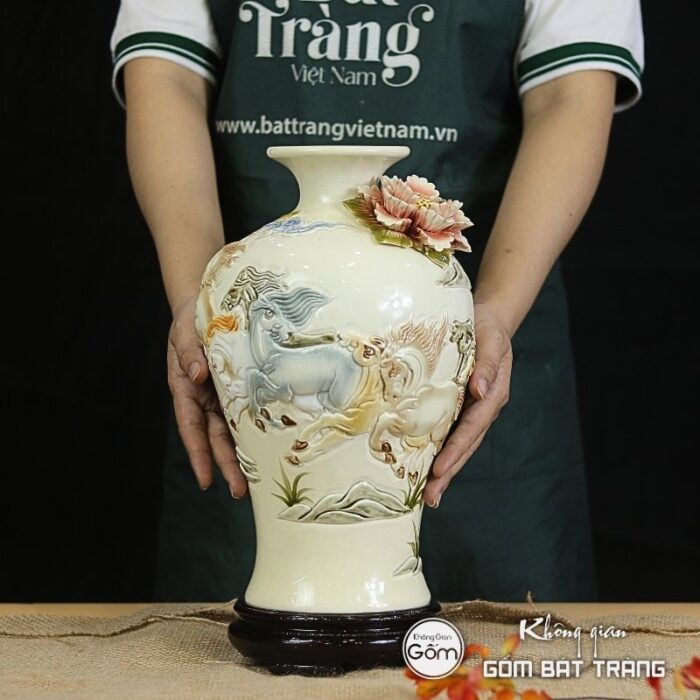 mai-binh-tich-loc-gom-su-bat-trang-hoa-tiet-ma-dao-thanh-cong-dap-noi (9)