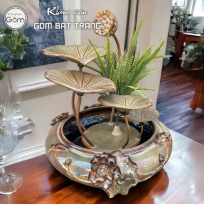 thac-nuoc-phong-thuy-dang-hoa-sen-dap-dai-vang-nau (1)