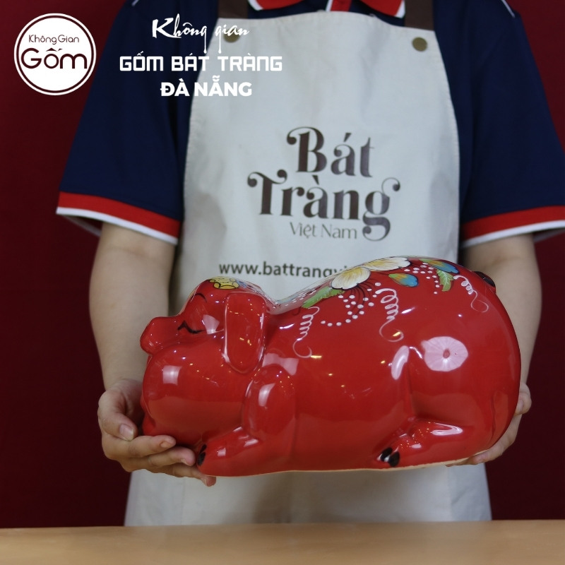 Họa tiết hoa văn trên heo đất được vẽ tay tỉ mỉ, tinh tế