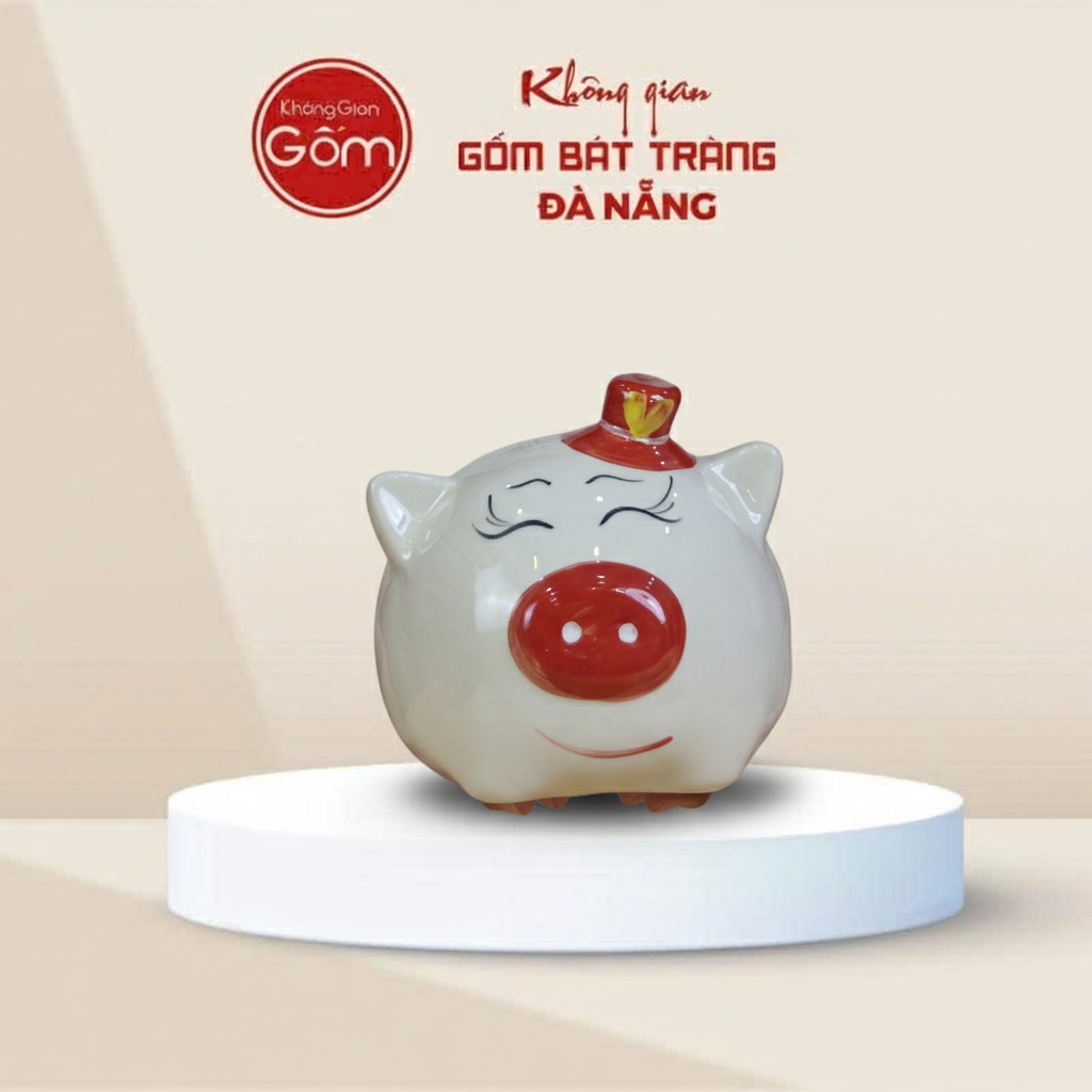 Heo đất Bát Tràng đội mũ màu trắng