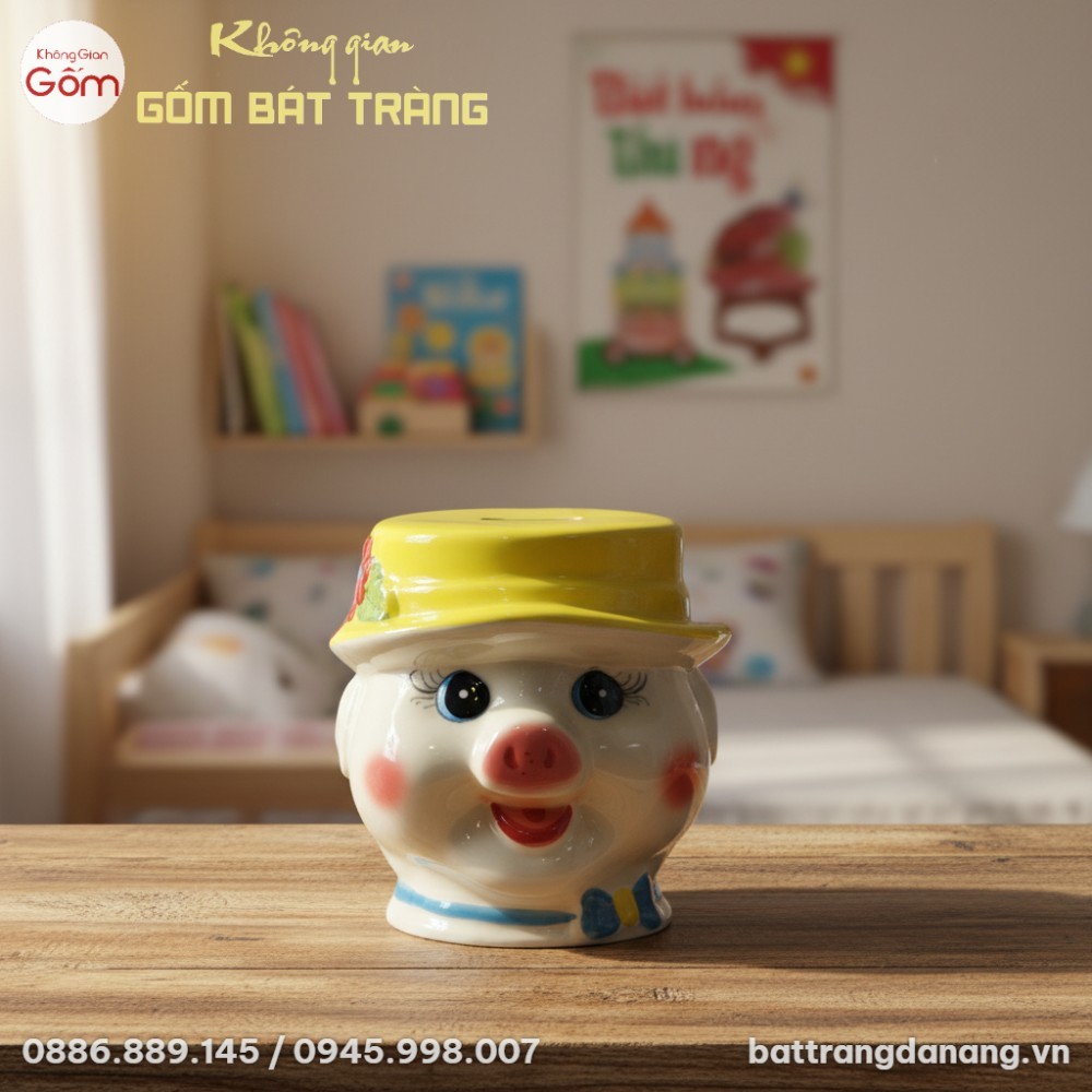 Cận cảnh chú Heo Đất Bát Tràng Mắt Mở To Đội Mũ...