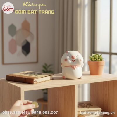 Chú heo đất bánh bao trắng ngộ nghĩnh đặt trên ...