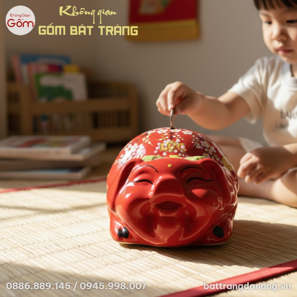 Nụ cười híp mắt phúc hậu của chú heo, mang đến niềm vui và sự lạc quan cho mọi ánh nhìn