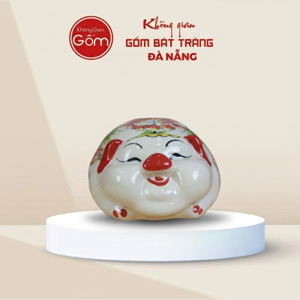 Lợn đất Bát Tràng mắt híp bụng phệ dáng nằm màu trắng mũi đỏ