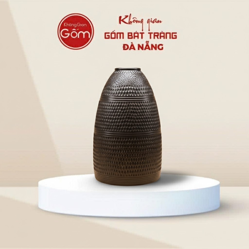 Bình Hoa Dáng Chuông Men Đen Chạm Nổi Gốm Bát Tràng BT-BH146