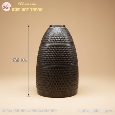 Kích thước Bình Hoa Dáng Chuông Men Đen Chạm Nổi Gốm Bát Tràng BT-BH146