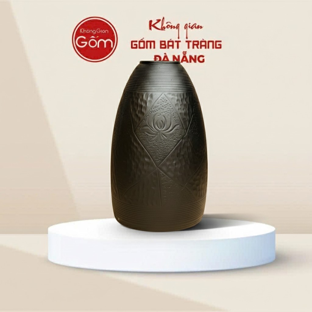 Bình Hoa Dáng Chuông Men Đen Họa Tiết Sen Vân Nổi BT-BH154