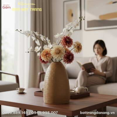 Trong sảnh văn phòng kiến trúc Việt Nam hiện đạ...