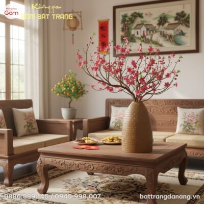 cận cảnh Bình hoa gốm Bát Tràng dáng chuông men...