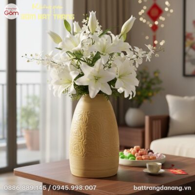 cận cảnh Bình hoa gốm Bát Tràng dáng chuông men...